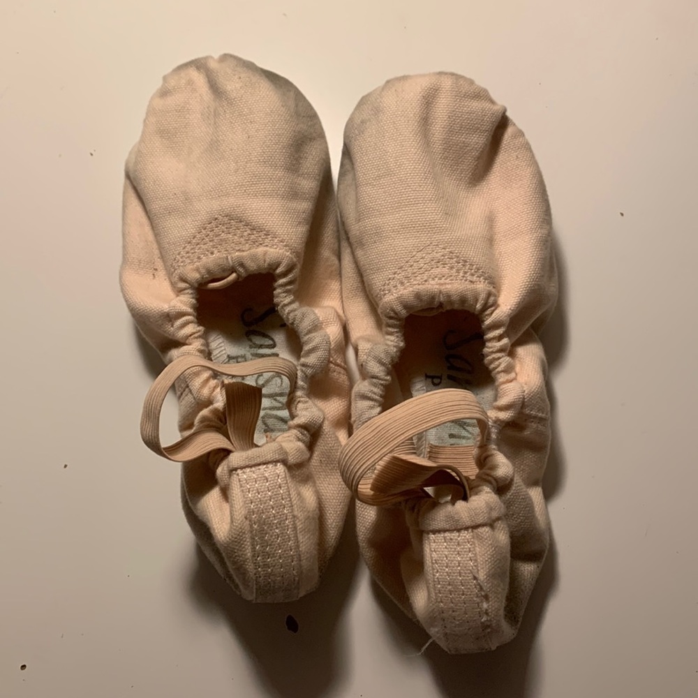 Flat shoes